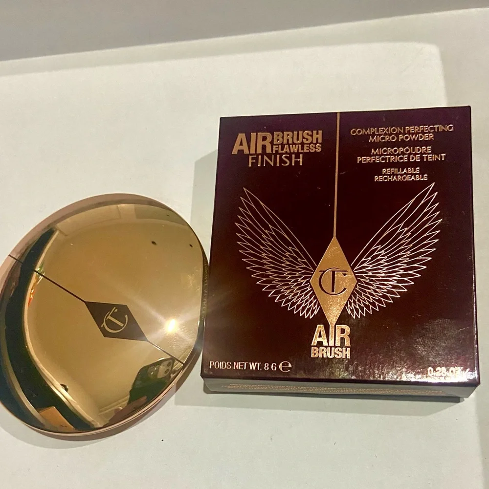 Charlotte Tilbury Gold Compact with Airbrush Flawless Finish